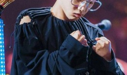 华晨宇四面台爆料视频,华晨宇四面台演唱会精彩瞬间大揭秘